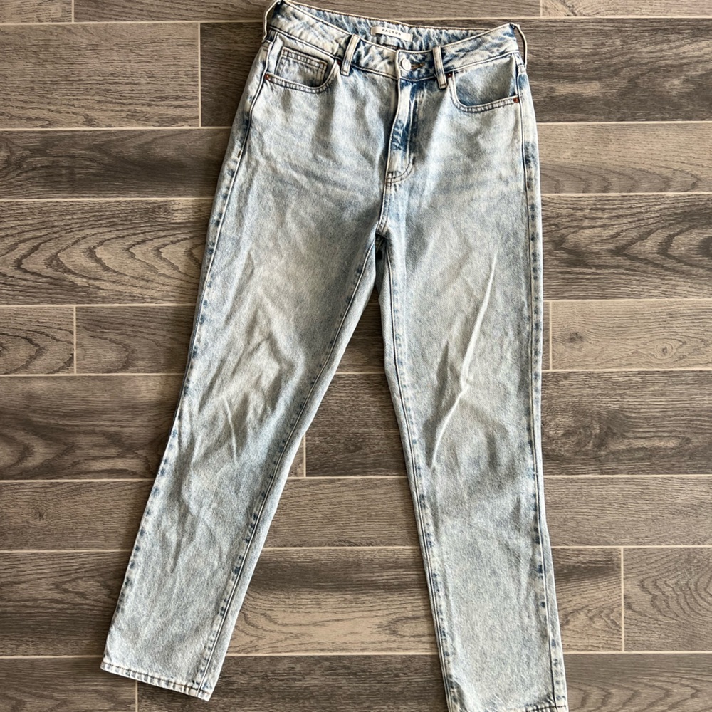 LIGHT DENIM MOM JEANS